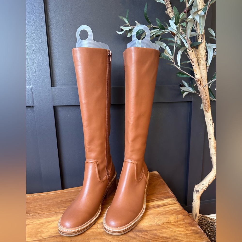 NWT- Elegant Brown Women's Boots